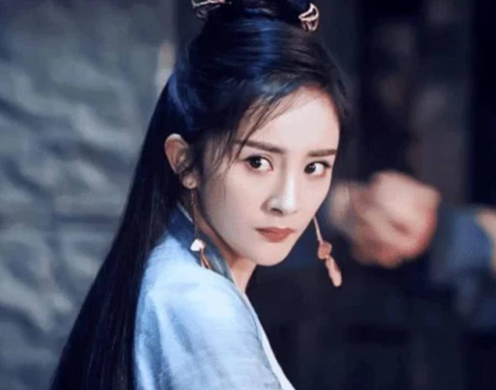 杨幂最开始演的电视剧(杨幂拍的第一部剧是什么)